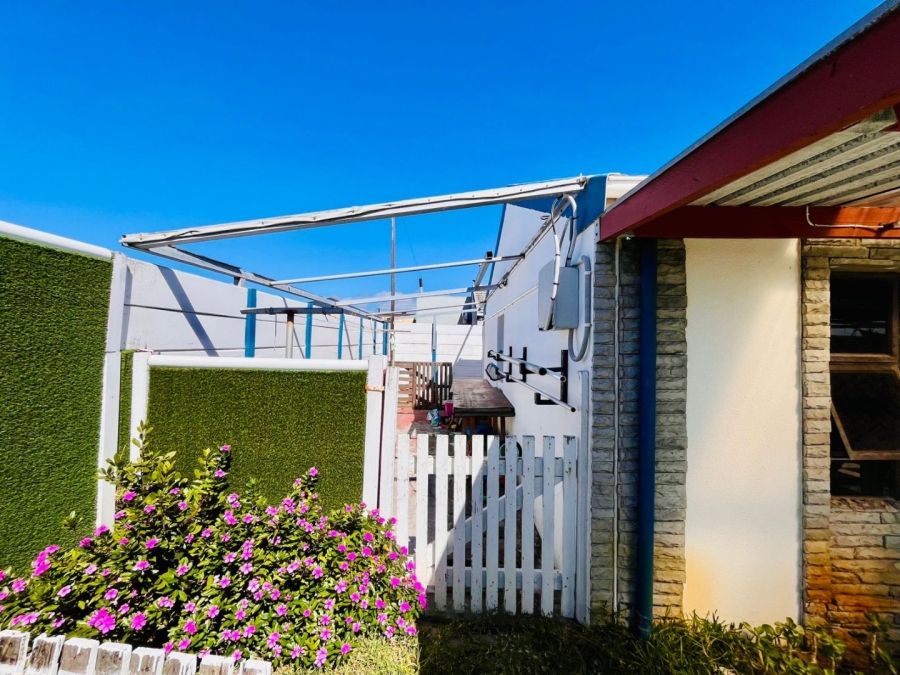 4 Bedroom Property for Sale in Wavecrest Western Cape